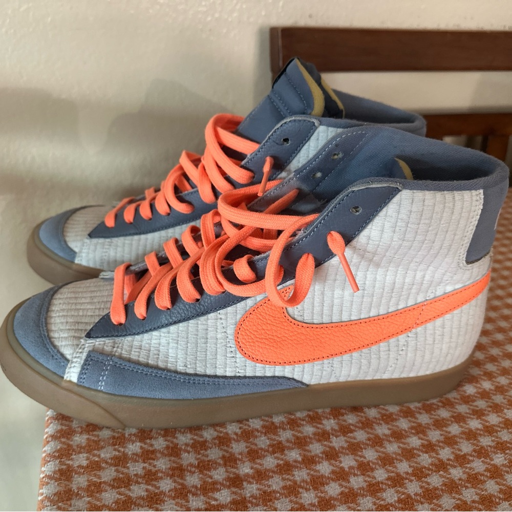 Nike High-Top Sneakers in Blue and Orange BMH blazer